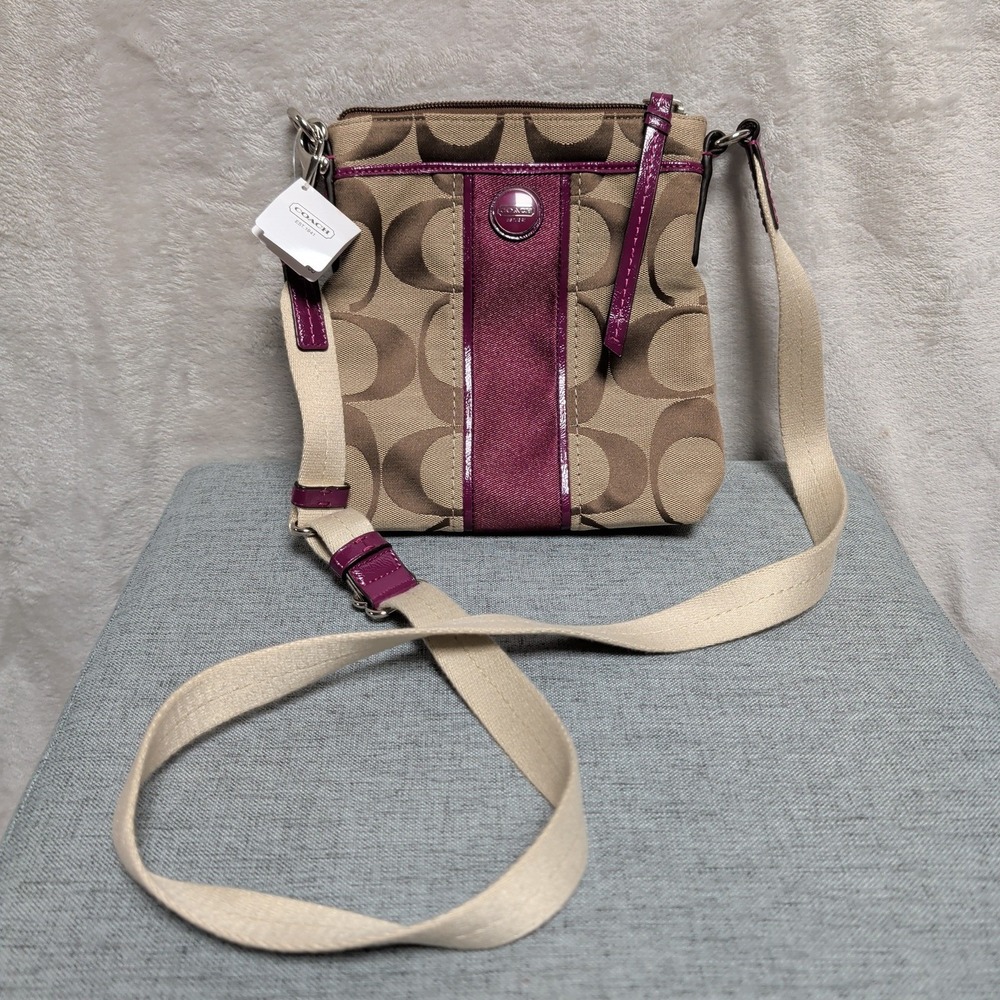 New Coach Signature Khaki Passion Berry Trim Crossbody‎ Swingpack Bag F48806